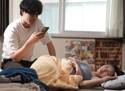 Hắn ta thích người yêu ngoại tình để nhìn